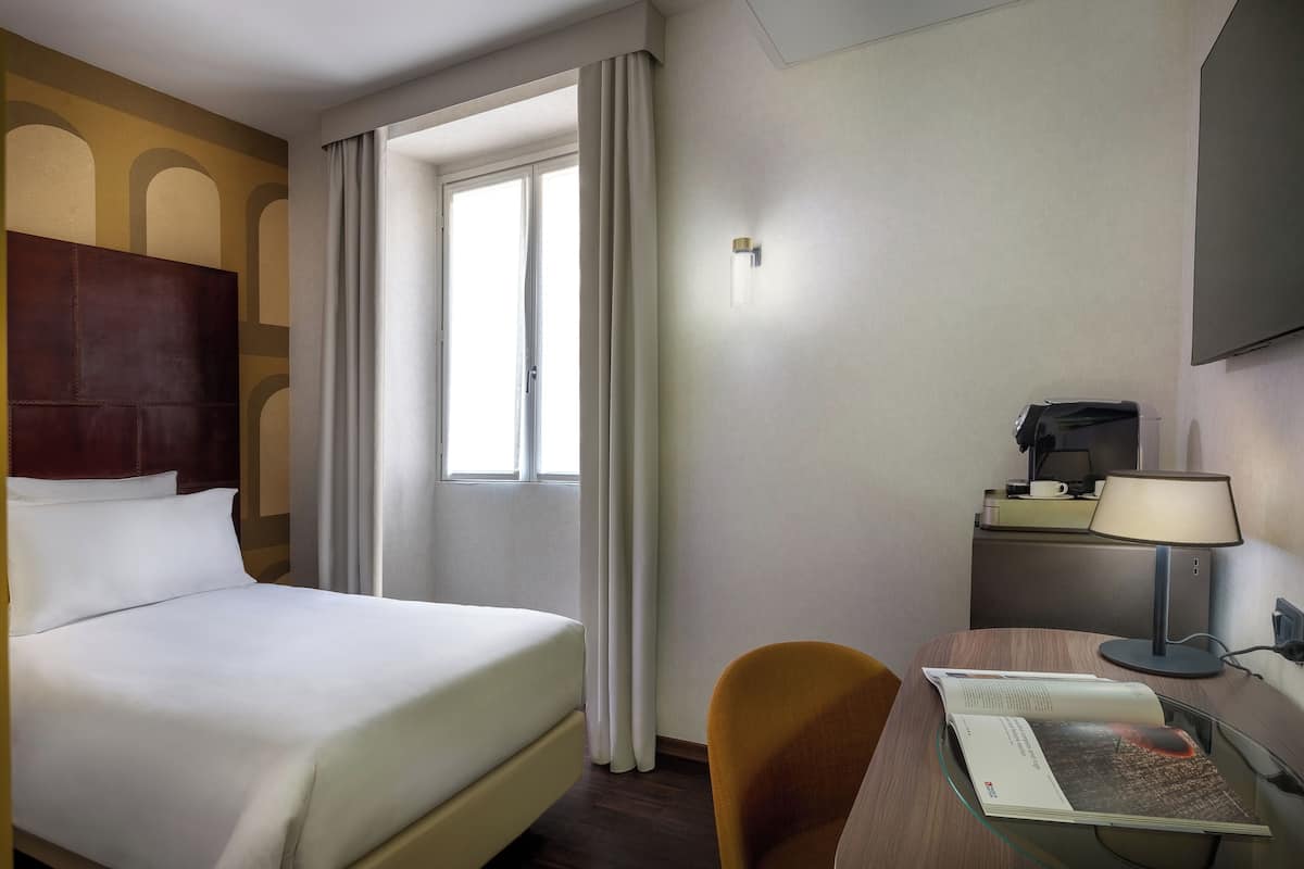 Habitació individual superior | Roba de llit d'alta qualitat, cobrellits i minibar