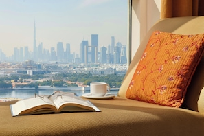 3 Bedroom Apartment, 2 King, 2 Twin, City View