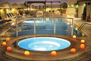 Outdoor pool - Marriott Executive Apartments Dubai Creek (Dubai)