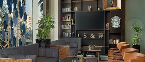 Breakfast, lunch, dinner served; international cuisine