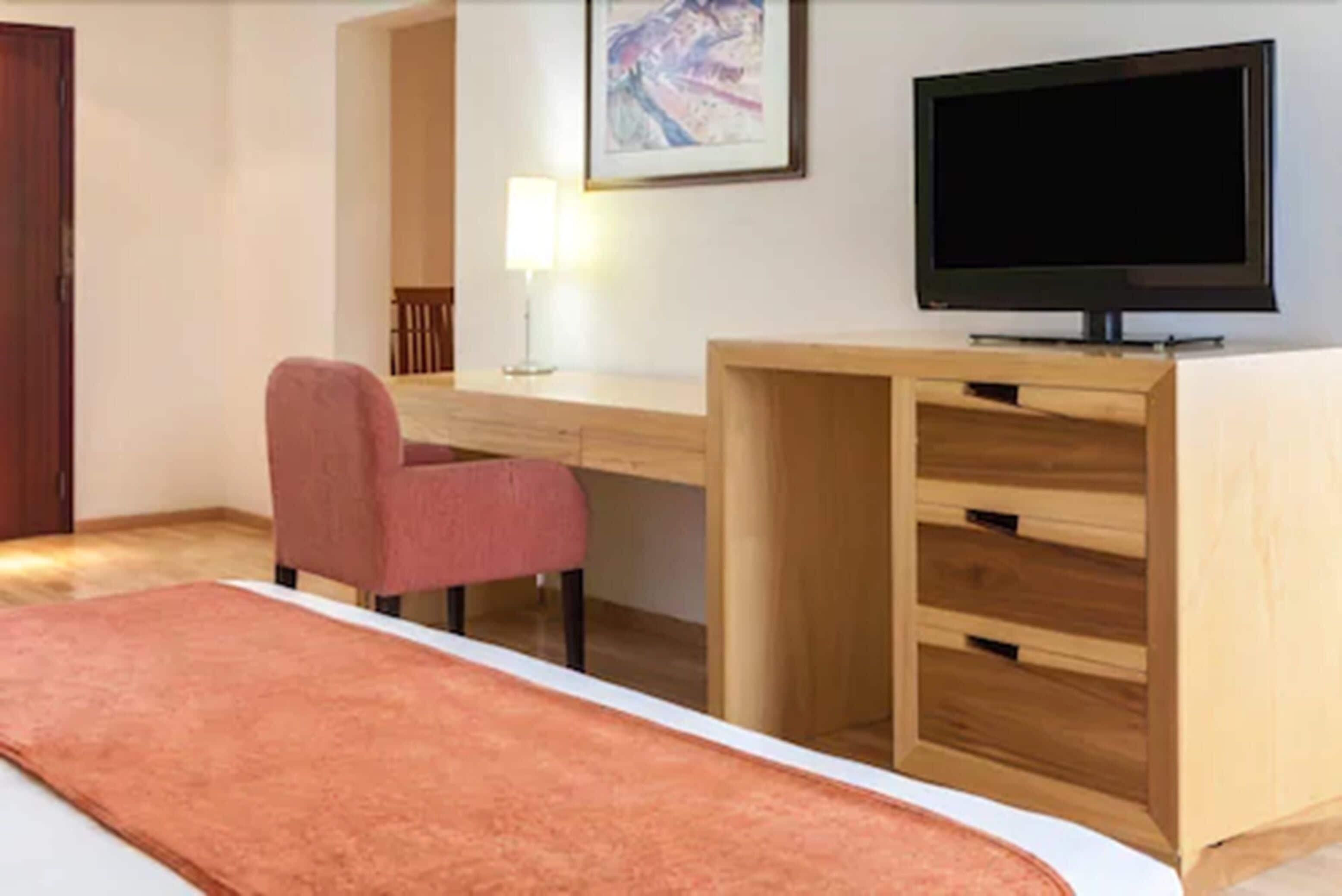 room, 1 king bed, non smoking | premium bedding, down duvets, in-room safe, individually decorated