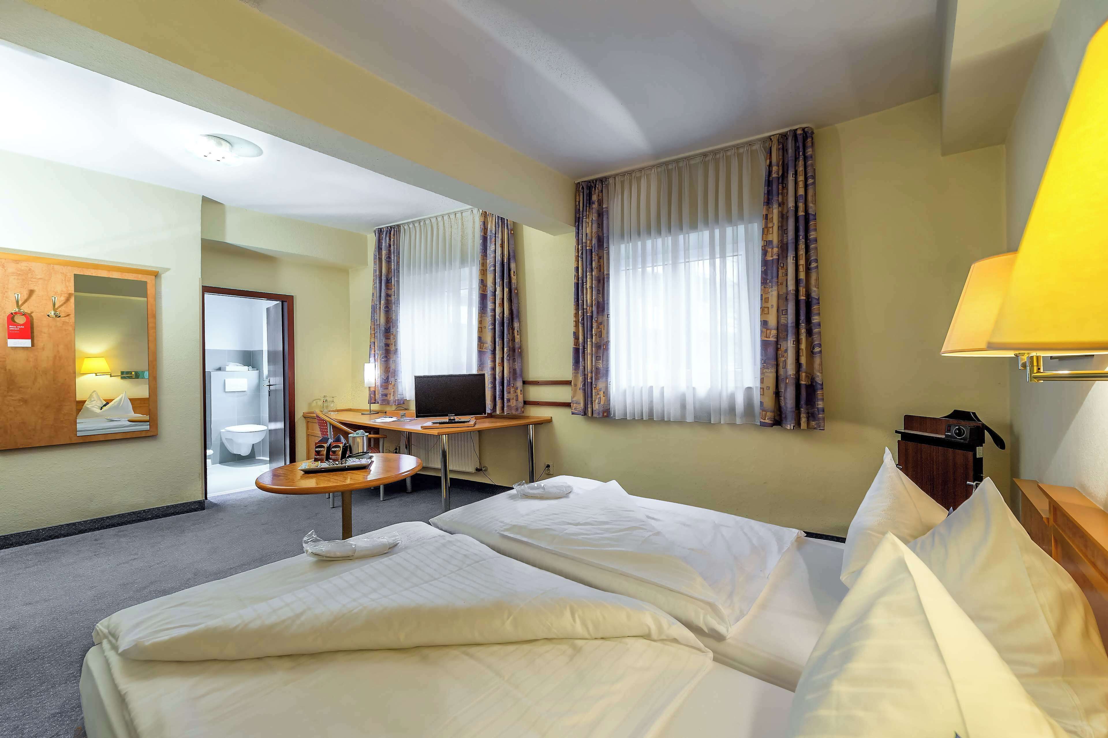 standard room, 2 single beds | premium bedding, minibar, in-room safe, laptop workspace