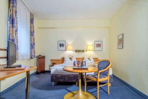 Hochwertige Bettwaren, Minibar, Zimmersafe
