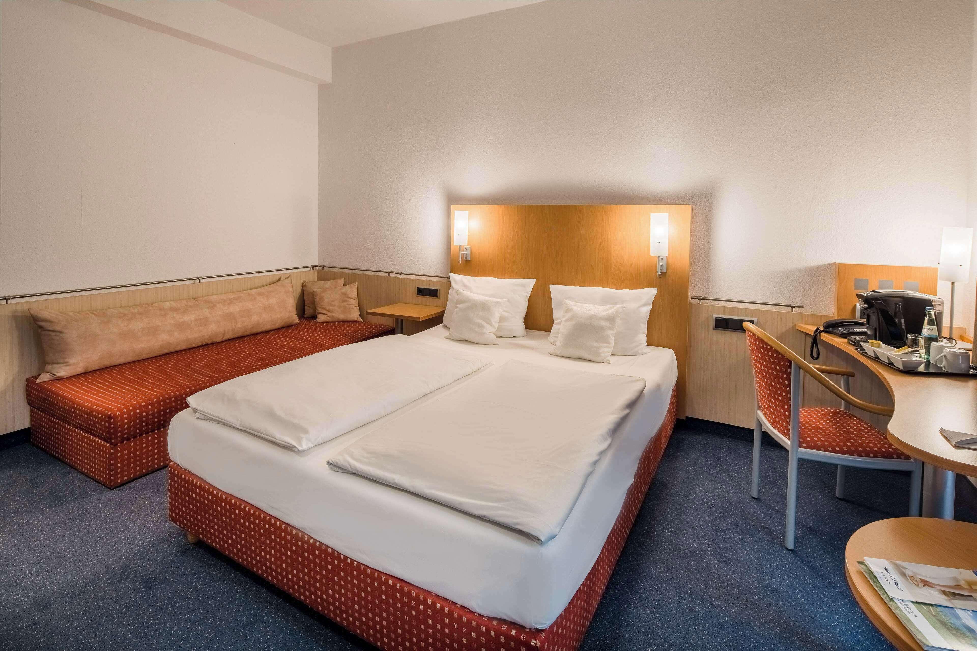 standard room, 2 single beds | premium bedding, minibar, in-room safe, laptop workspace