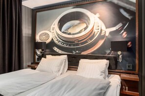 Standard Room, 1 King Bed, Non Smoking (Bunk beds) | 1 bedroom, minibar, desk, iron/ironing board