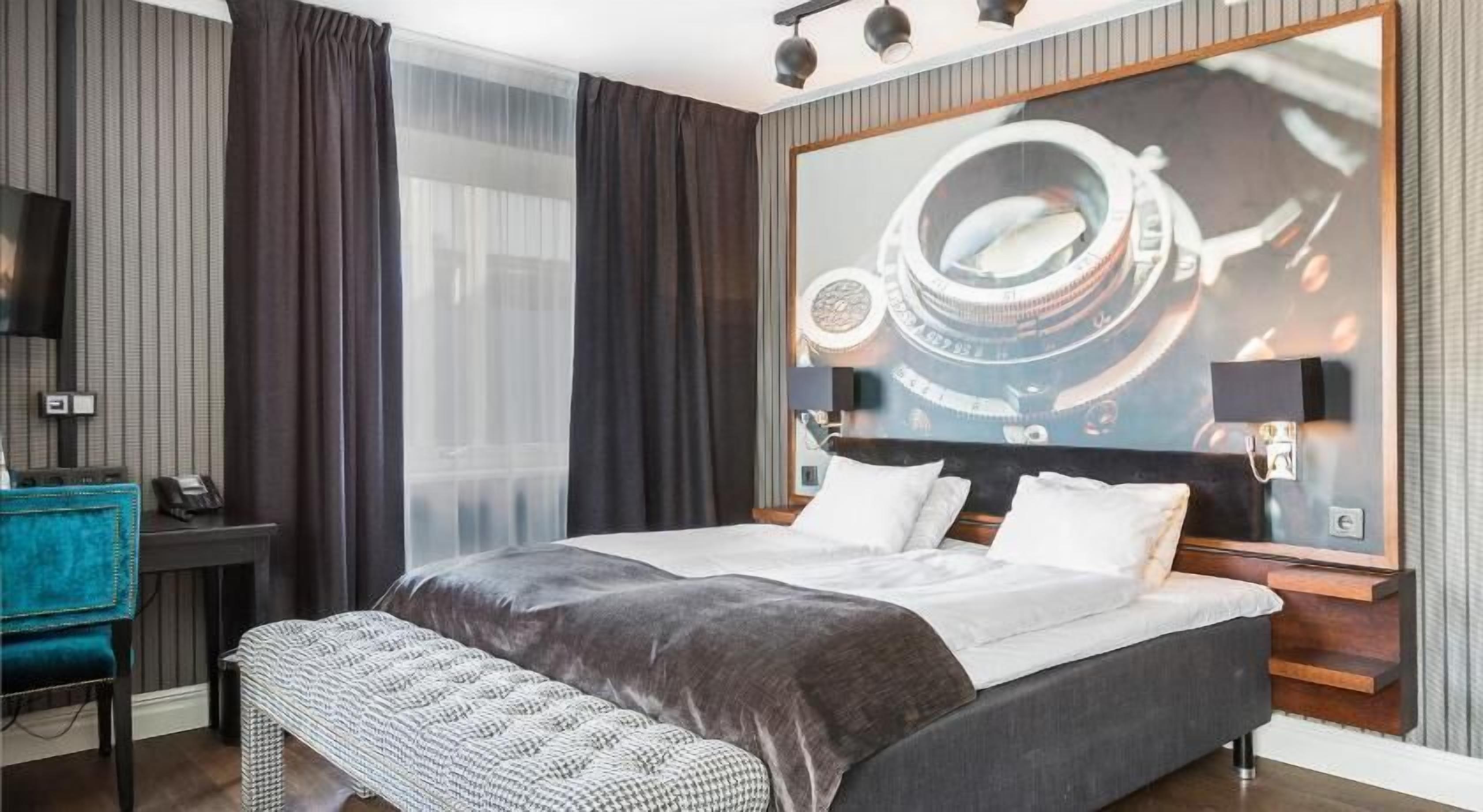 Minibar, desk, iron/ironing board, free WiFi