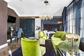 Junior Suite, Multiple Beds, Non Smoking | 1 bedroom, minibar, desk, iron/ironing board