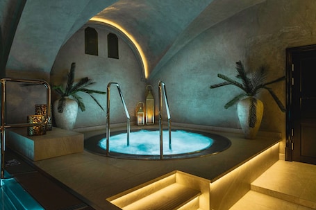 Un sauna, una bañera de hidromasaje, baño turco. Vimmerby Stadshotell, WorldHotels Crafted