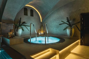 Bastu, bubbelpool, ångbastu, varma källor/mineralkällor och massage