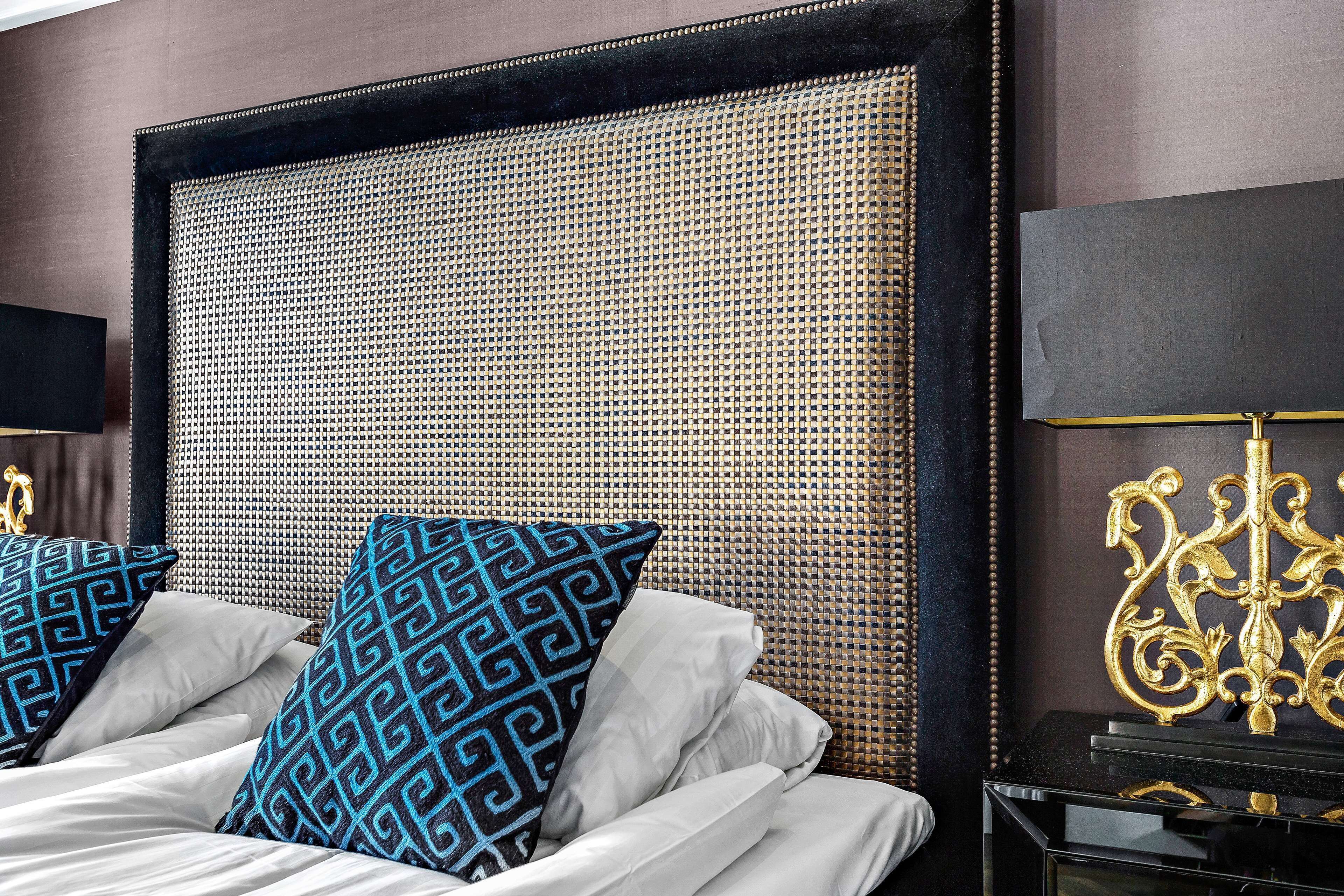 junior suite, multiple beds, non smoking | 1 bedroom, minibar, desk, iron/ironing board