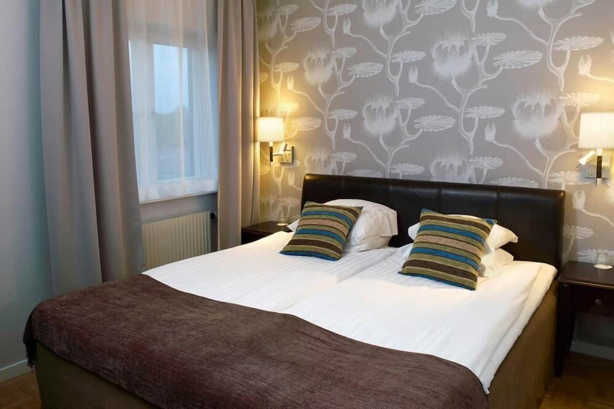 Minibar, desk, iron/ironing board, free WiFi