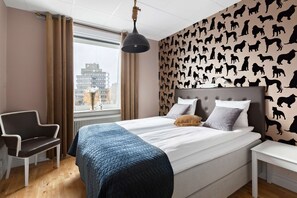 Business Room, 1 Queen Bed, Non Smoking