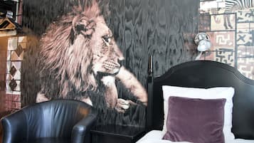 Standard Room, 1 Single Bed, Non Smoking | In-room safe, desk, blackout curtains, iron/ironing board