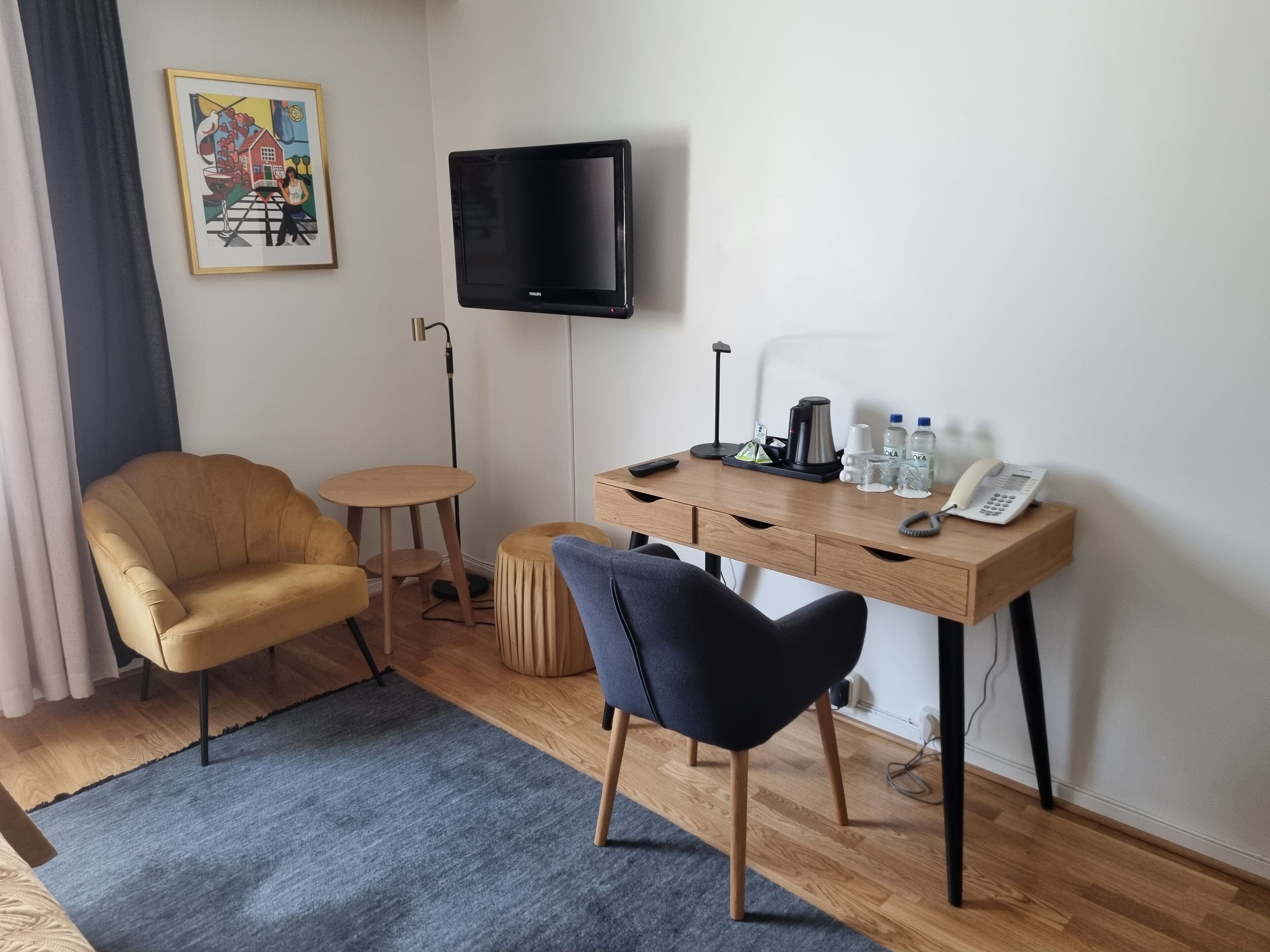 standard double room | desk, iron/ironing board, free wifi, bed sheets