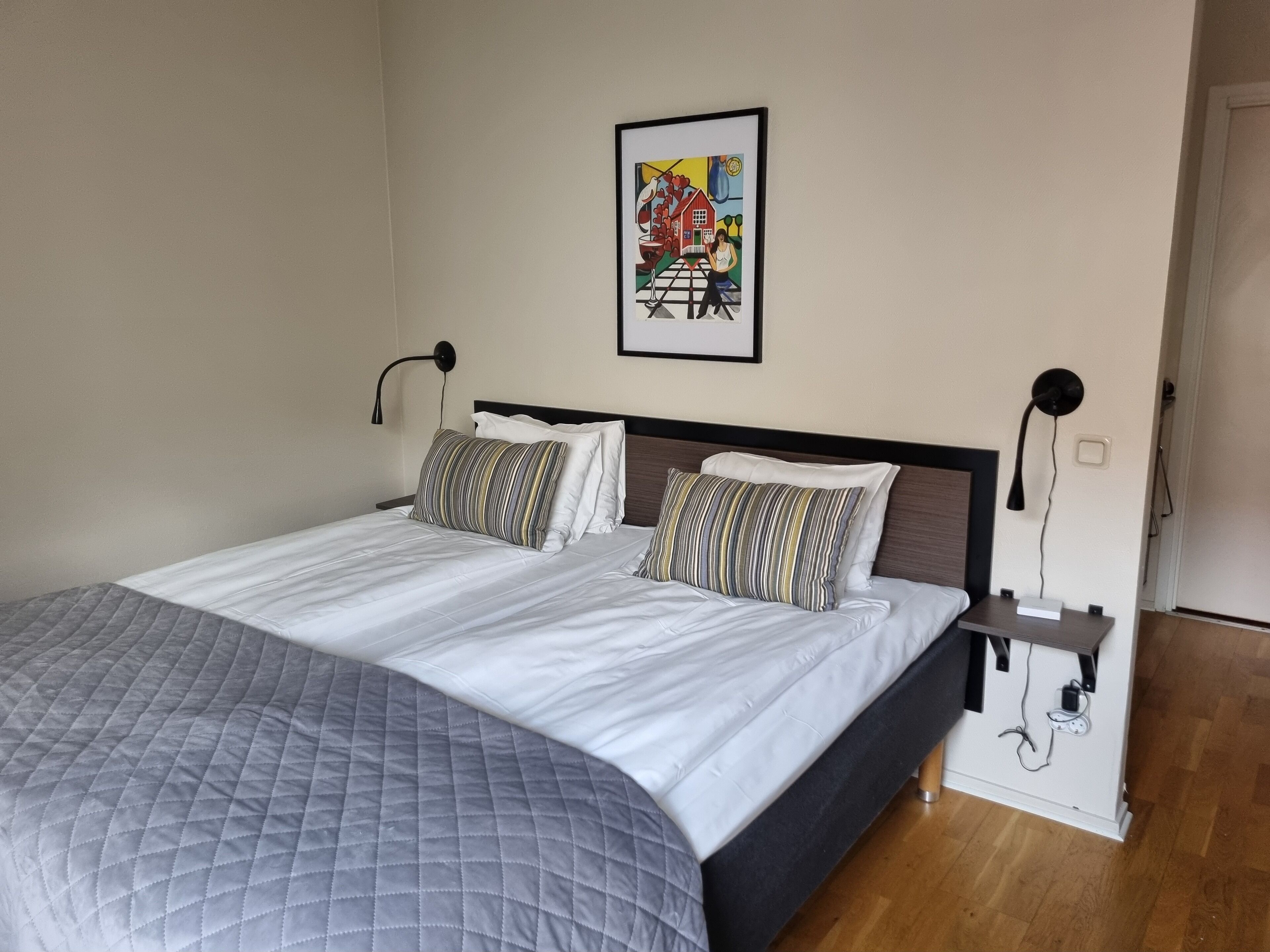 standard double room | desk, iron/ironing board, free wifi, bed sheets