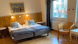 Superior tweepersoonskamer | Een bureau, verduisterende gordijnen, geluiddichte muren
