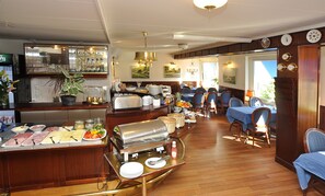 Desayuno buffet incluido todos los días 