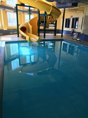 Indoor pool - Super 8 by Wyndham Slave Lake AB (Slave Lake)