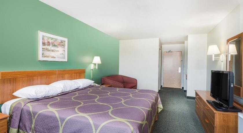 Desk, blackout drapes, iron/ironing board, free WiFi