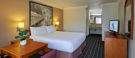 Executive Room, 1 King Bed, Kitchenette, Garden View | Desk, laptop workspace, free WiFi, bed sheets