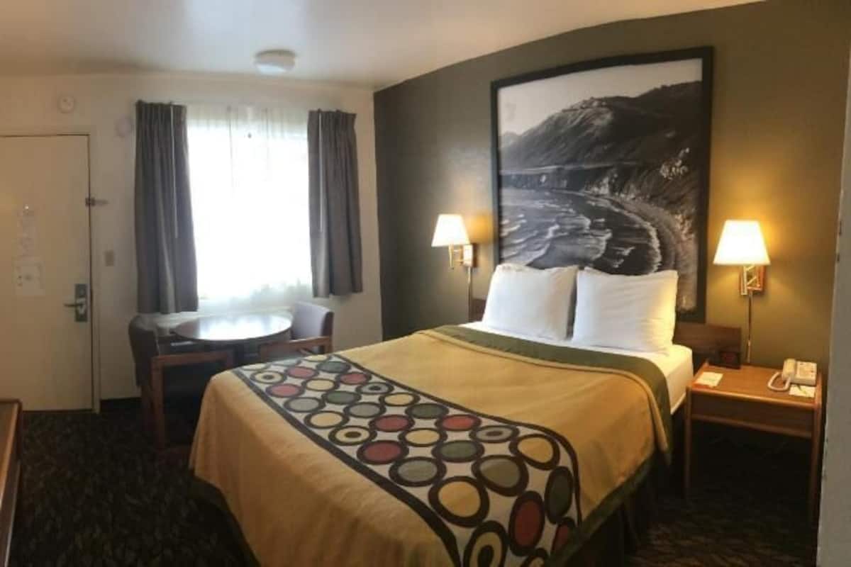 Free WiFi, bed sheets, alarm clocks