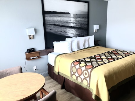 Standard Room, 1 Queen Bed | Free WiFi, bed sheets, alarm clocks