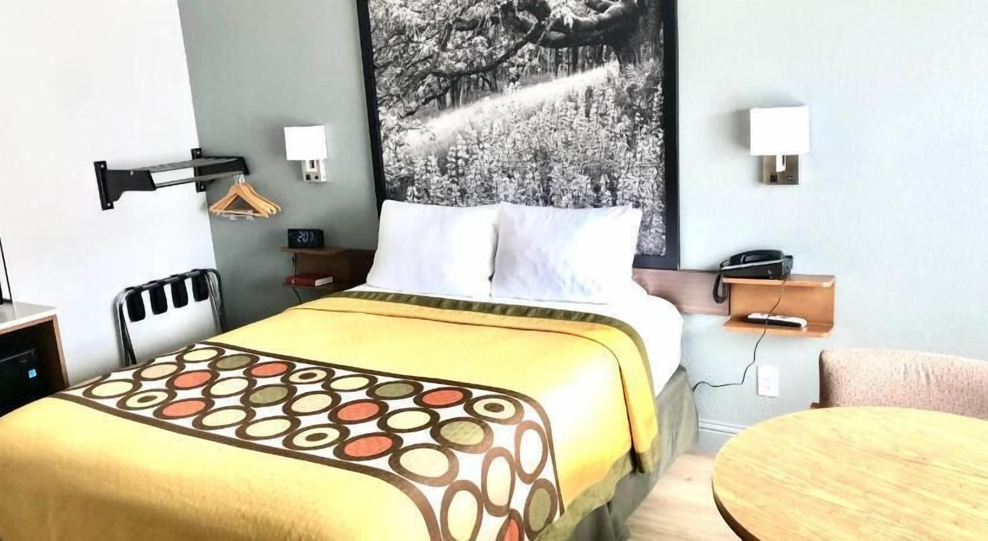Free WiFi, bed sheets, alarm clocks