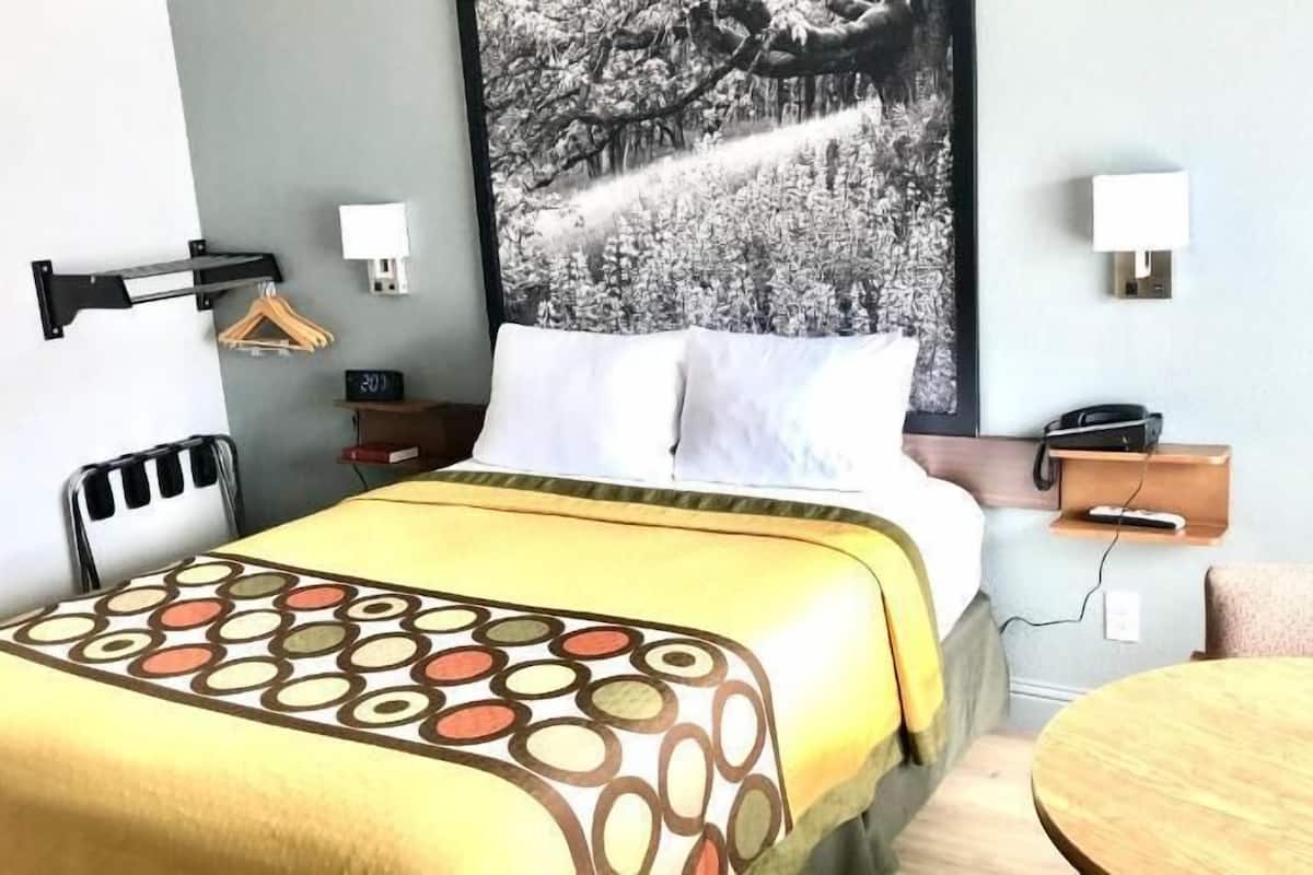 Free WiFi, bed sheets, alarm clocks