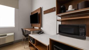 Kostenloses WLAN, Bettwäsche, Wecker