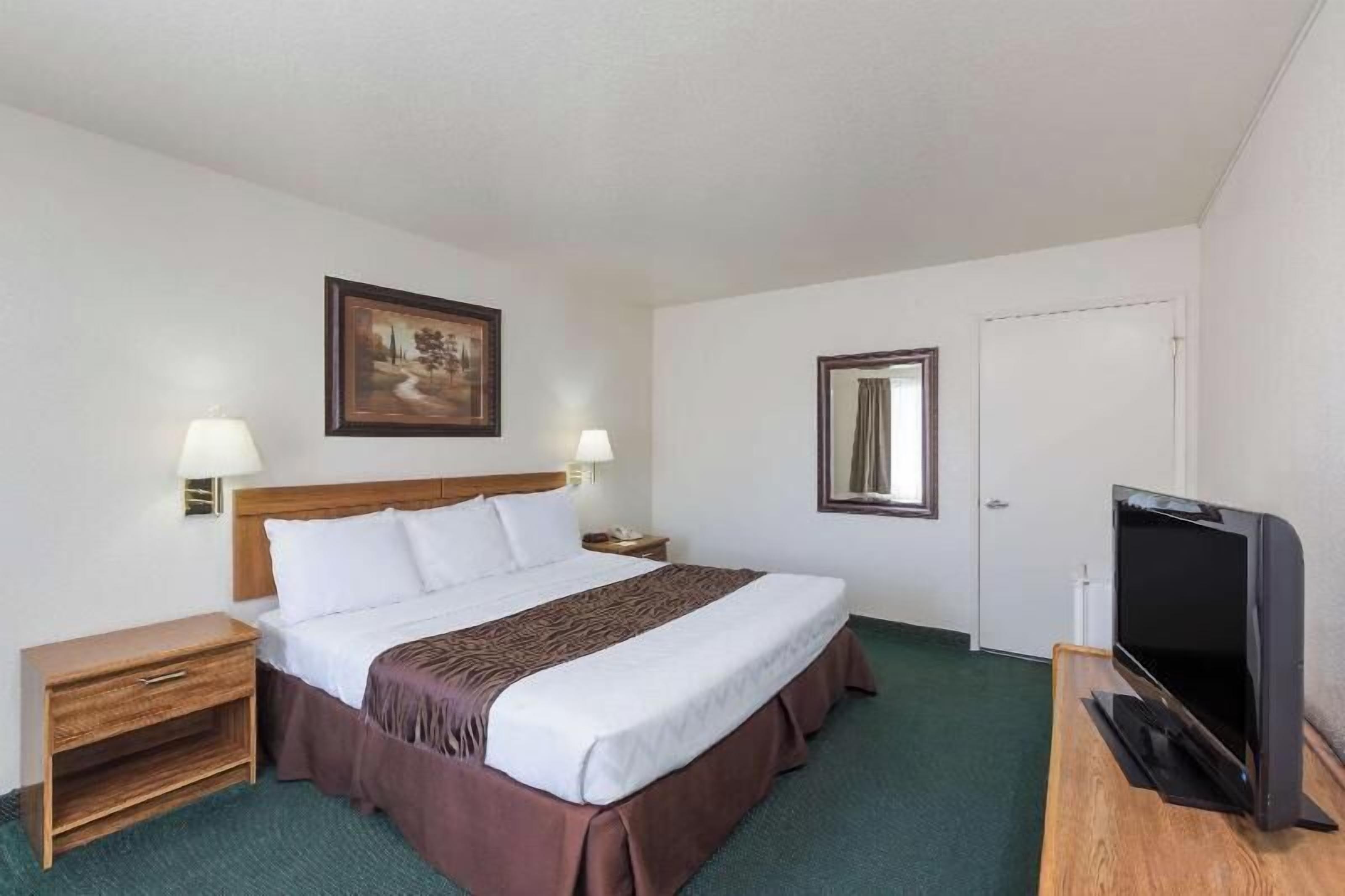 Free WiFi, bed sheets, alarm clocks