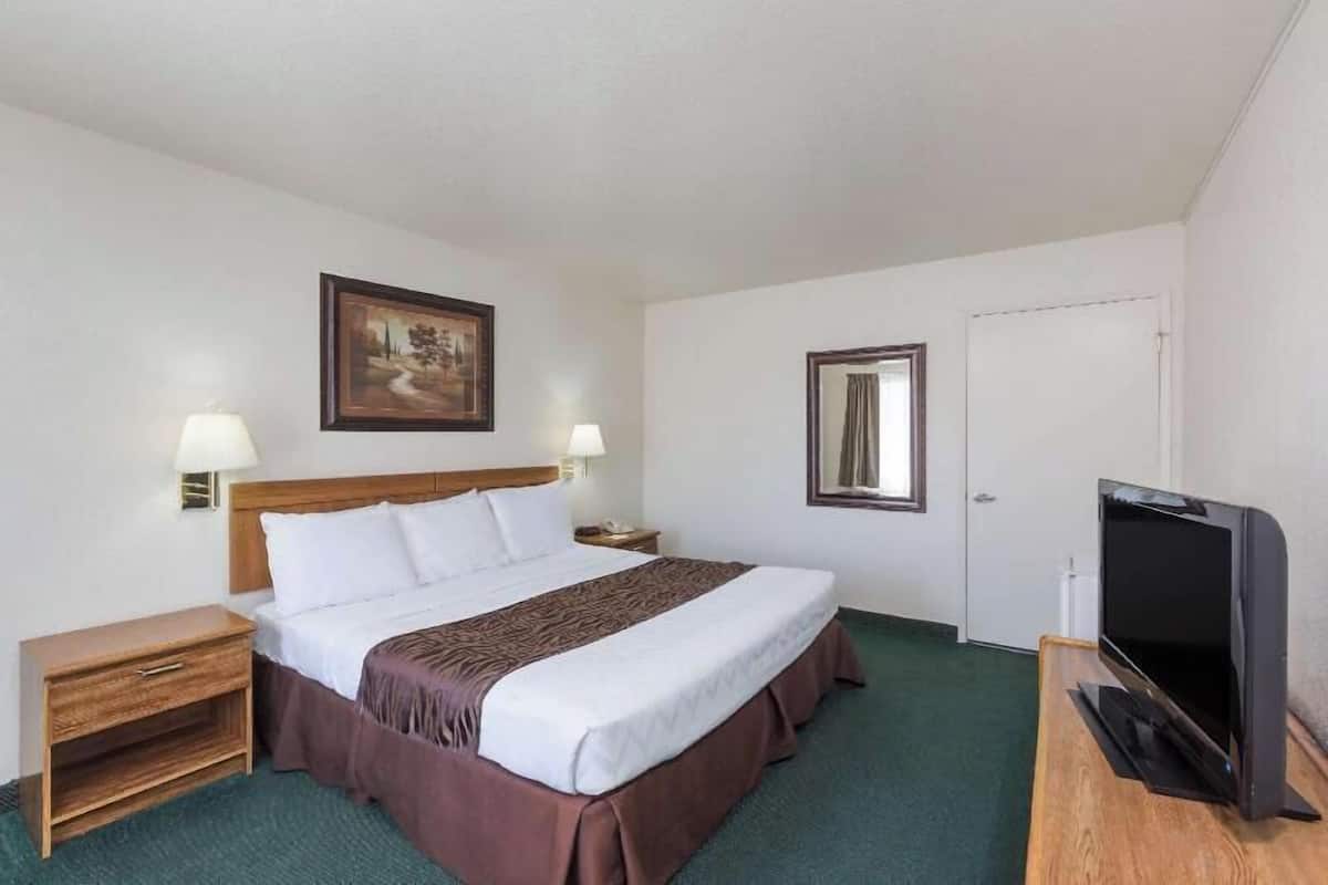 Free WiFi, bed sheets, alarm clocks