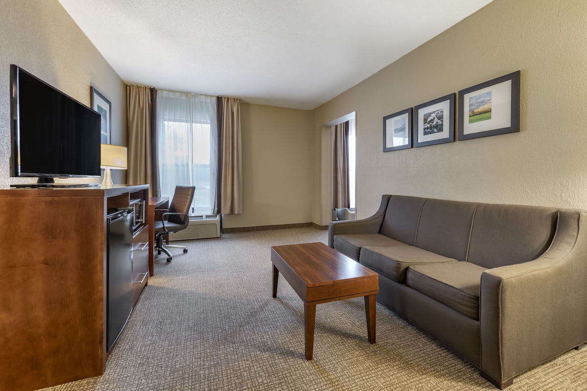 2 Queen Beds, 2 Room Suite
