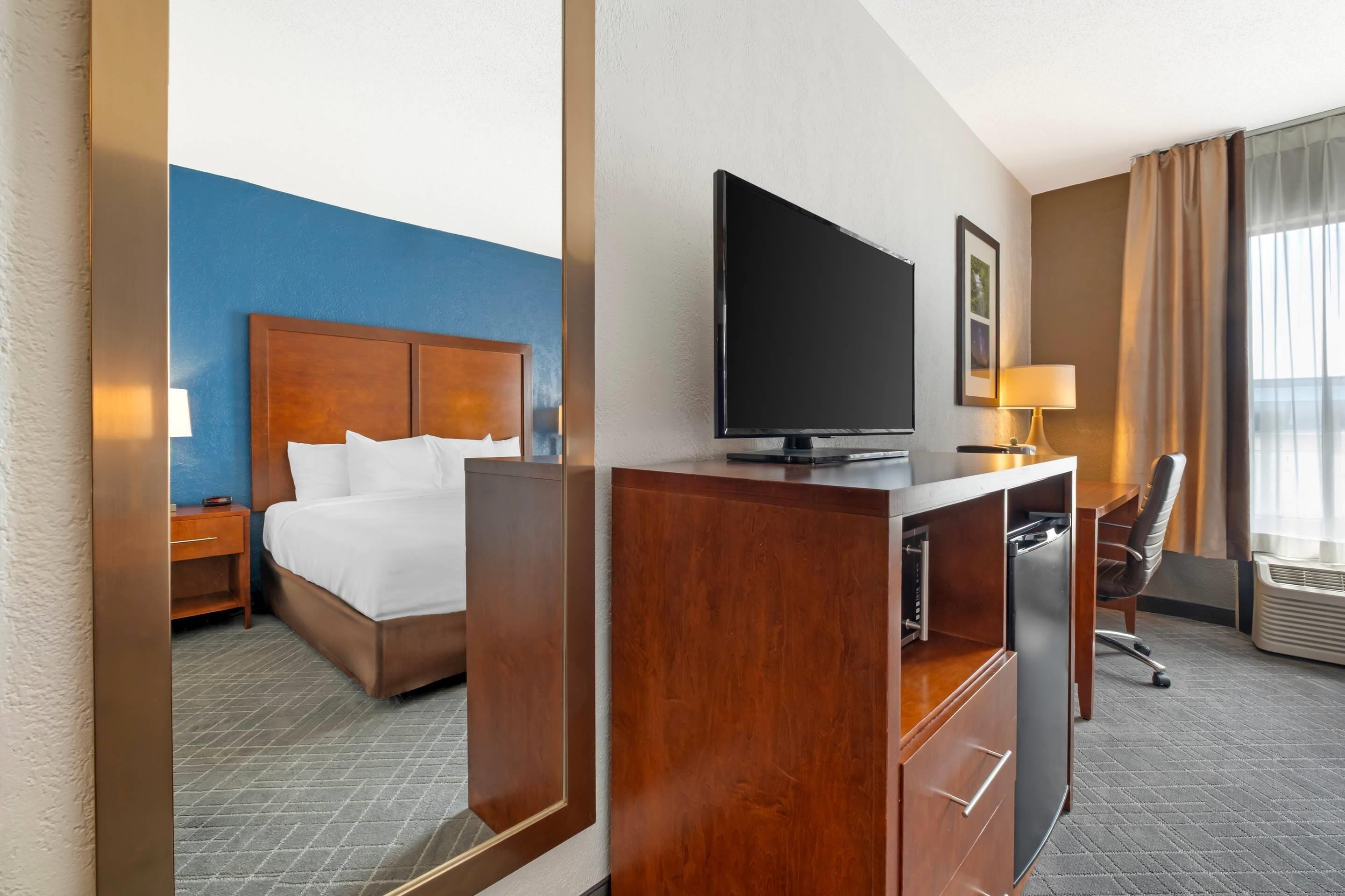 1 King Bed NonSmoking Accessible