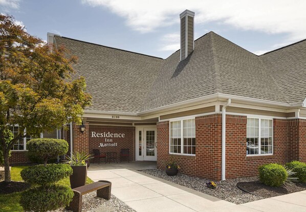 A brick building with a sign for 'Residence Inn Marriott' and a number '3290' on the facade.