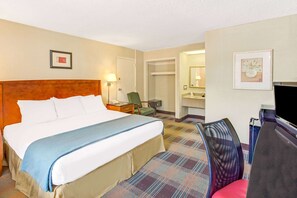 Escritorio, wifi gratis y ropa de cama 