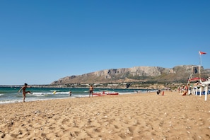 Playa privada en los alrededores y traslado desde/hacia la playa gratis