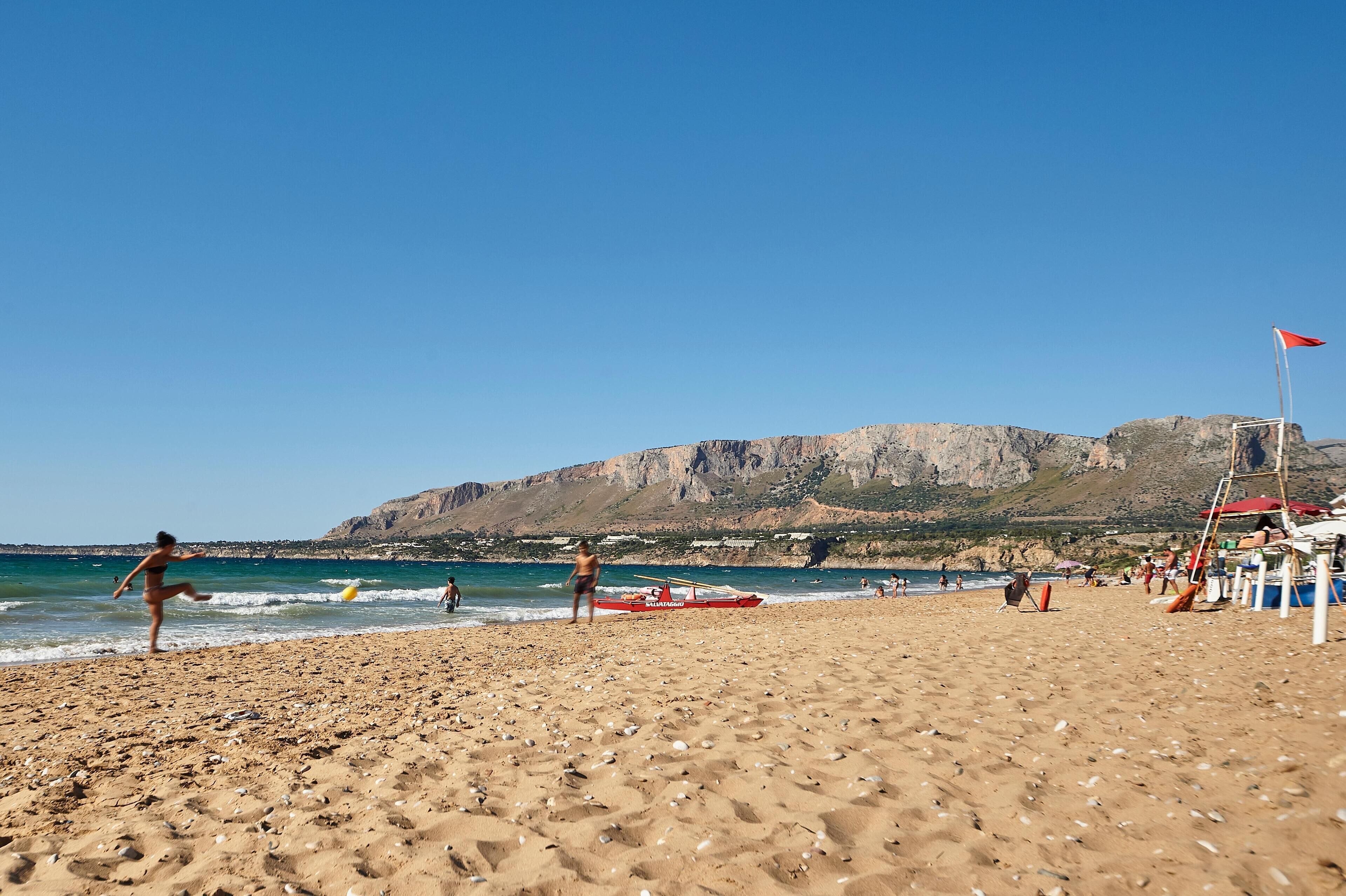 Private beach nearby, free beach shuttle, sun loungers, beach umbrellas