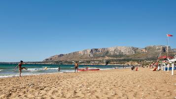 Privéstrand vlakbij, een gratis shuttleservice van/naar het strand
