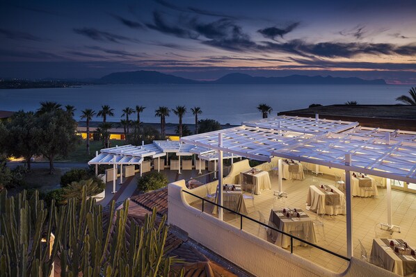 4 개의 레스토랑, ��아침 식사, 점심 식사, 저녁 식사 제공(세계 요리)