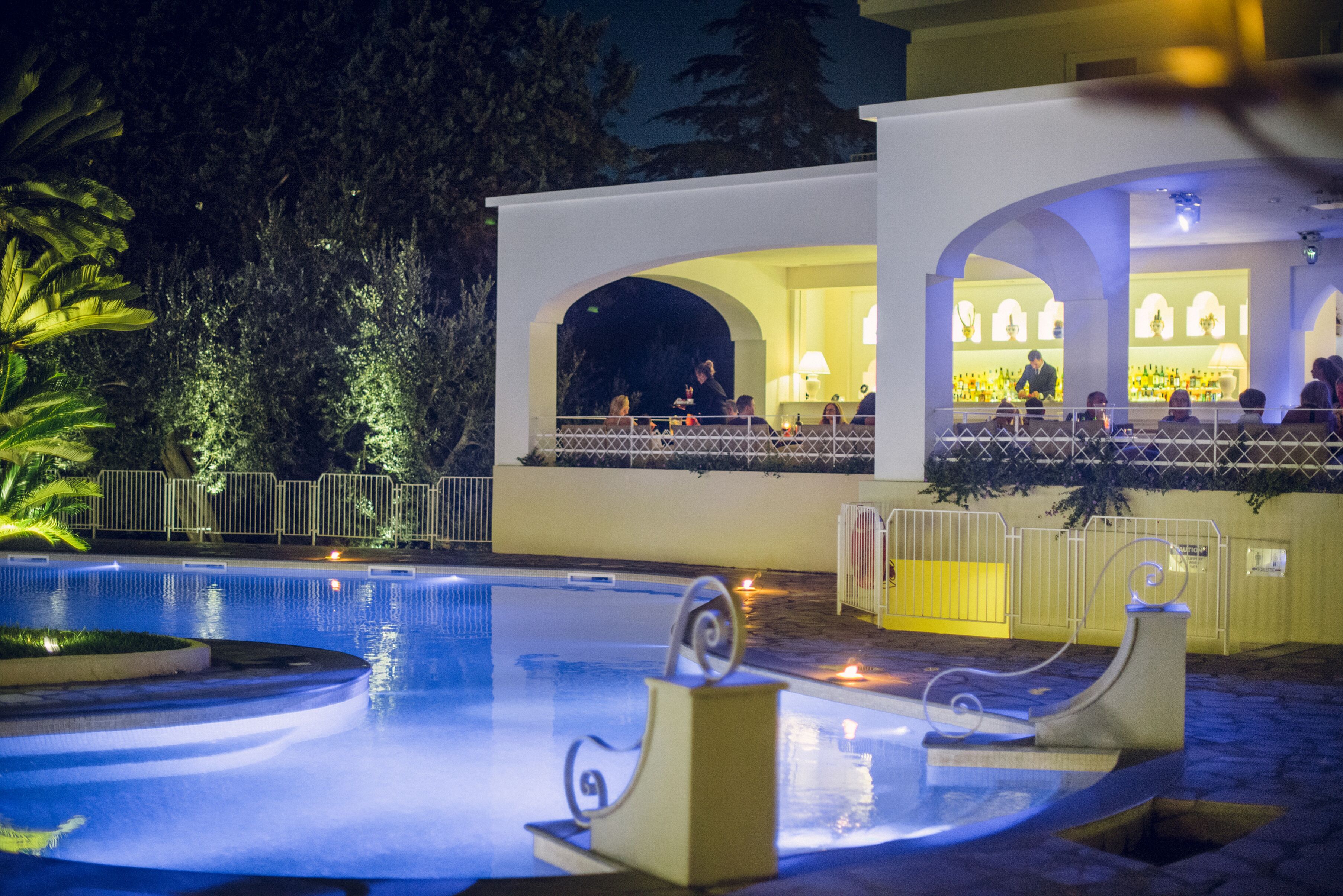 Piscine extérieure (ouverte en saison), parasols de plage