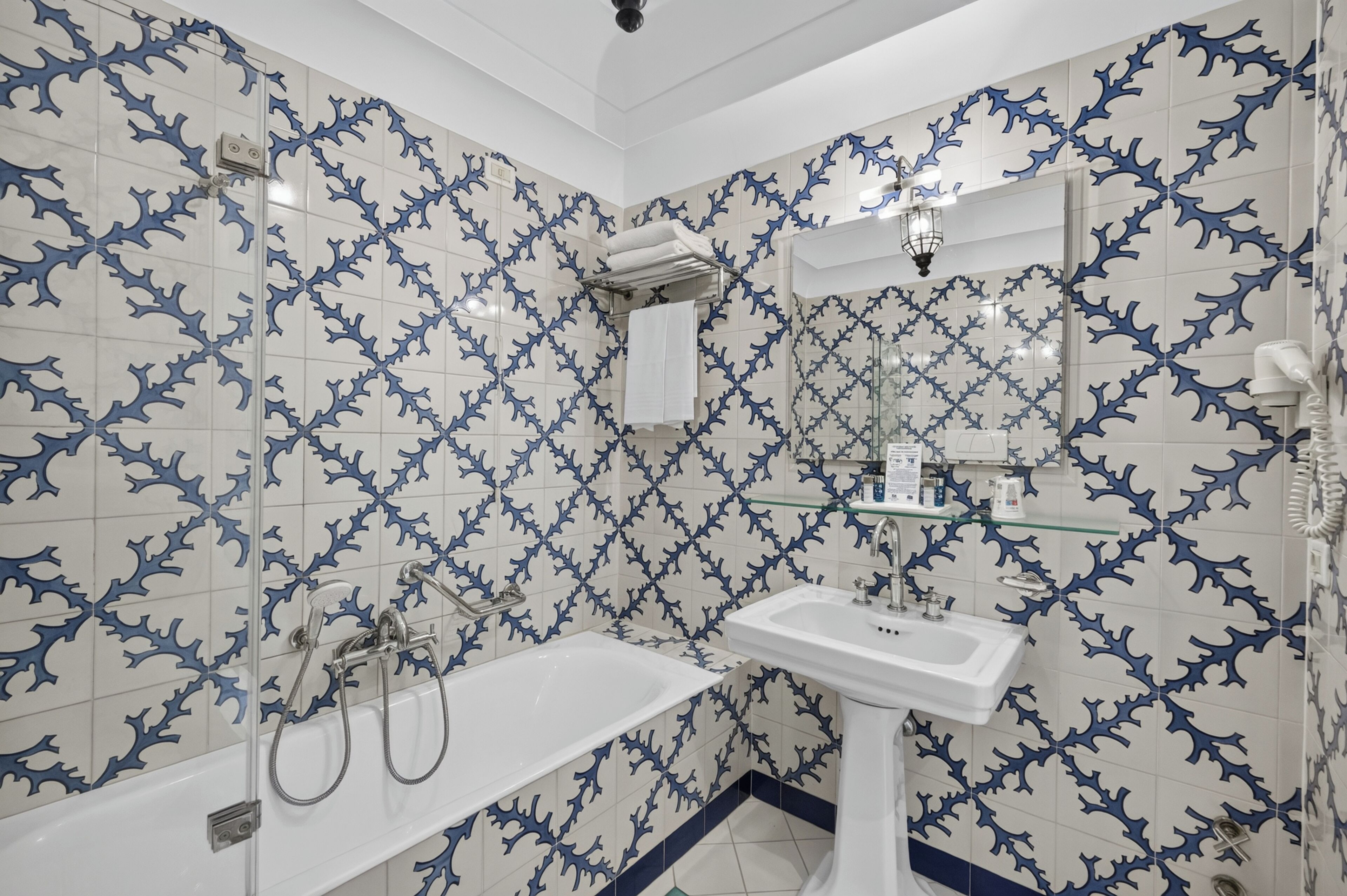 Standard Double Room, Garden View | Bathroom | Combined shower/tub, free toiletries, hair dryer, bidet