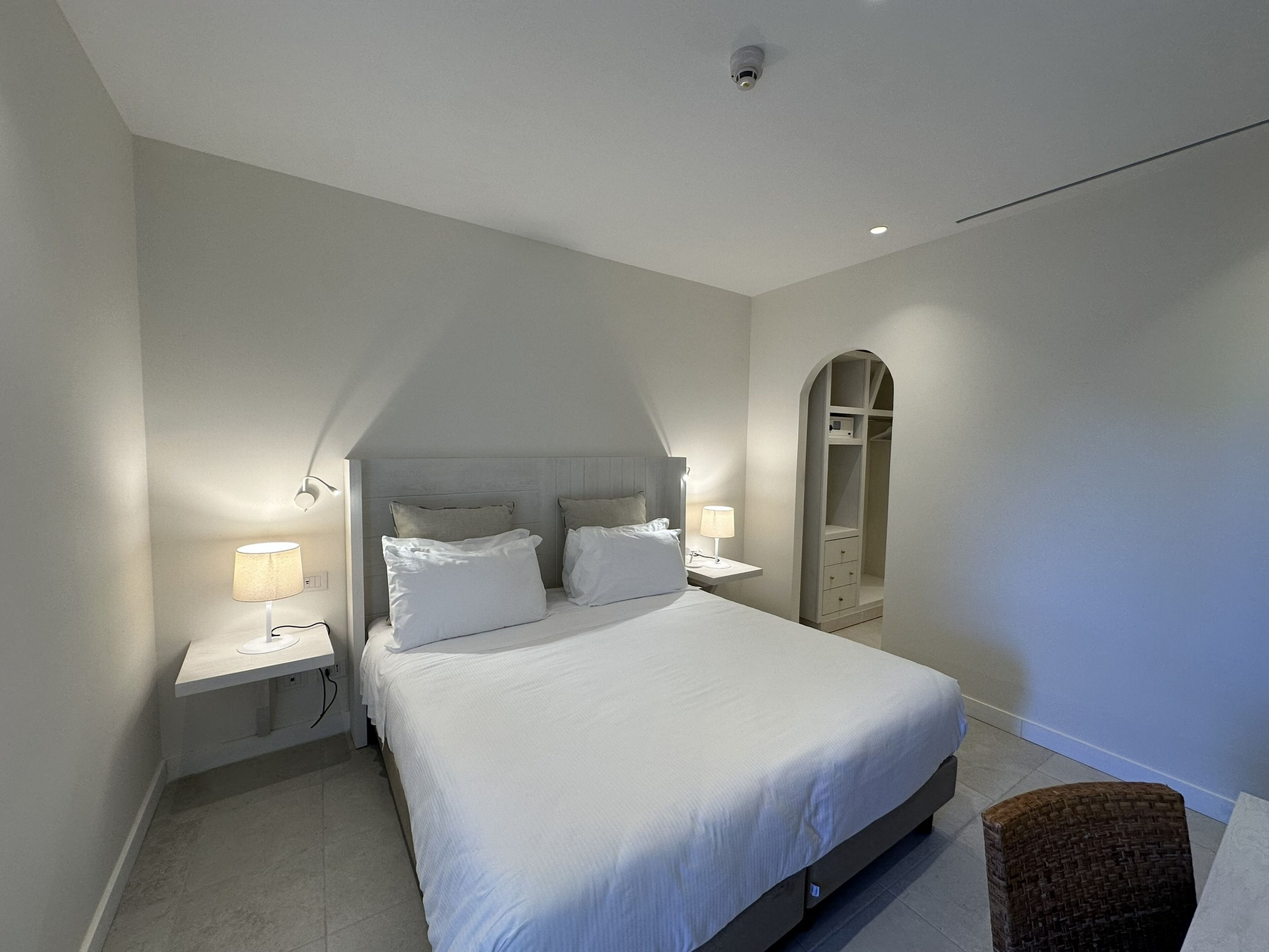 Habitación económica con 1 cama doble o 2 individuales (Annex - No View) | Minibar, caja fuerte, escritorio y cortinas opacas