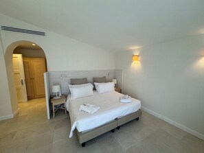Pillow-top beds, minibar, in-room safe, desk - Grand Hotel Aminta  (Sorrento)
