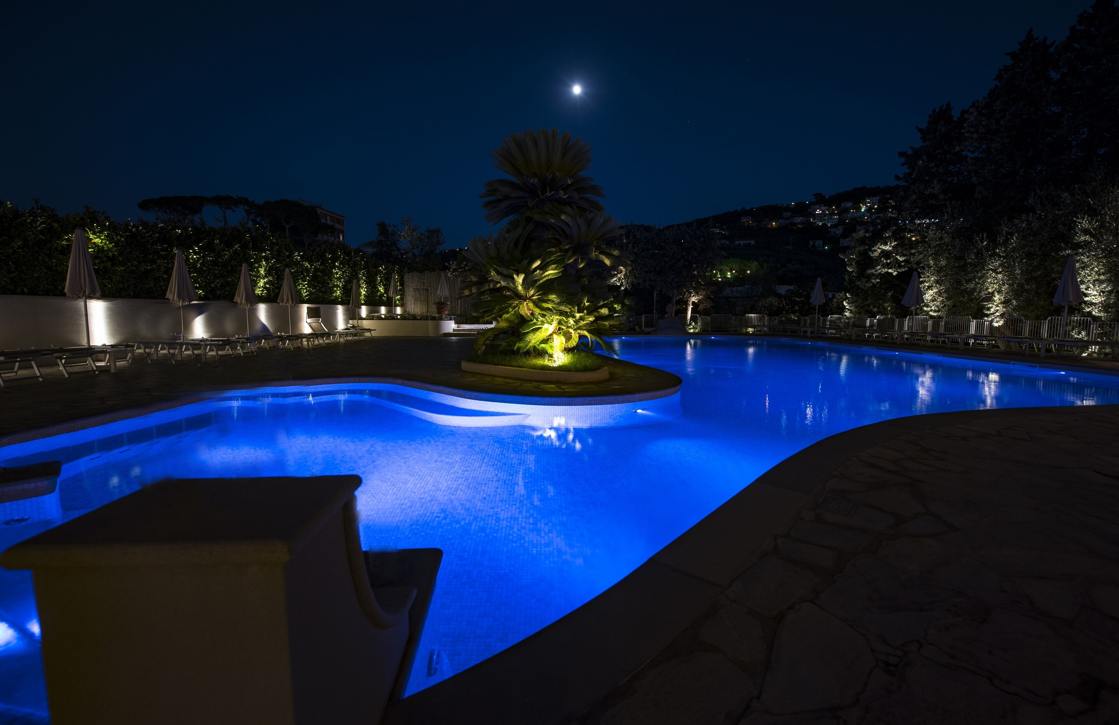 Seasonal outdoor pool, pool umbrellas, sun loungers