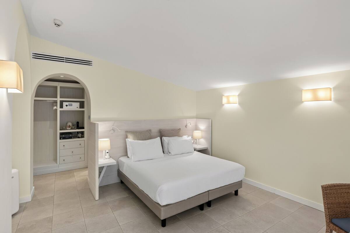Deluxe Double Room, Garden View (Annex) | Down comforters, pillowtop beds, minibar, in-room safe