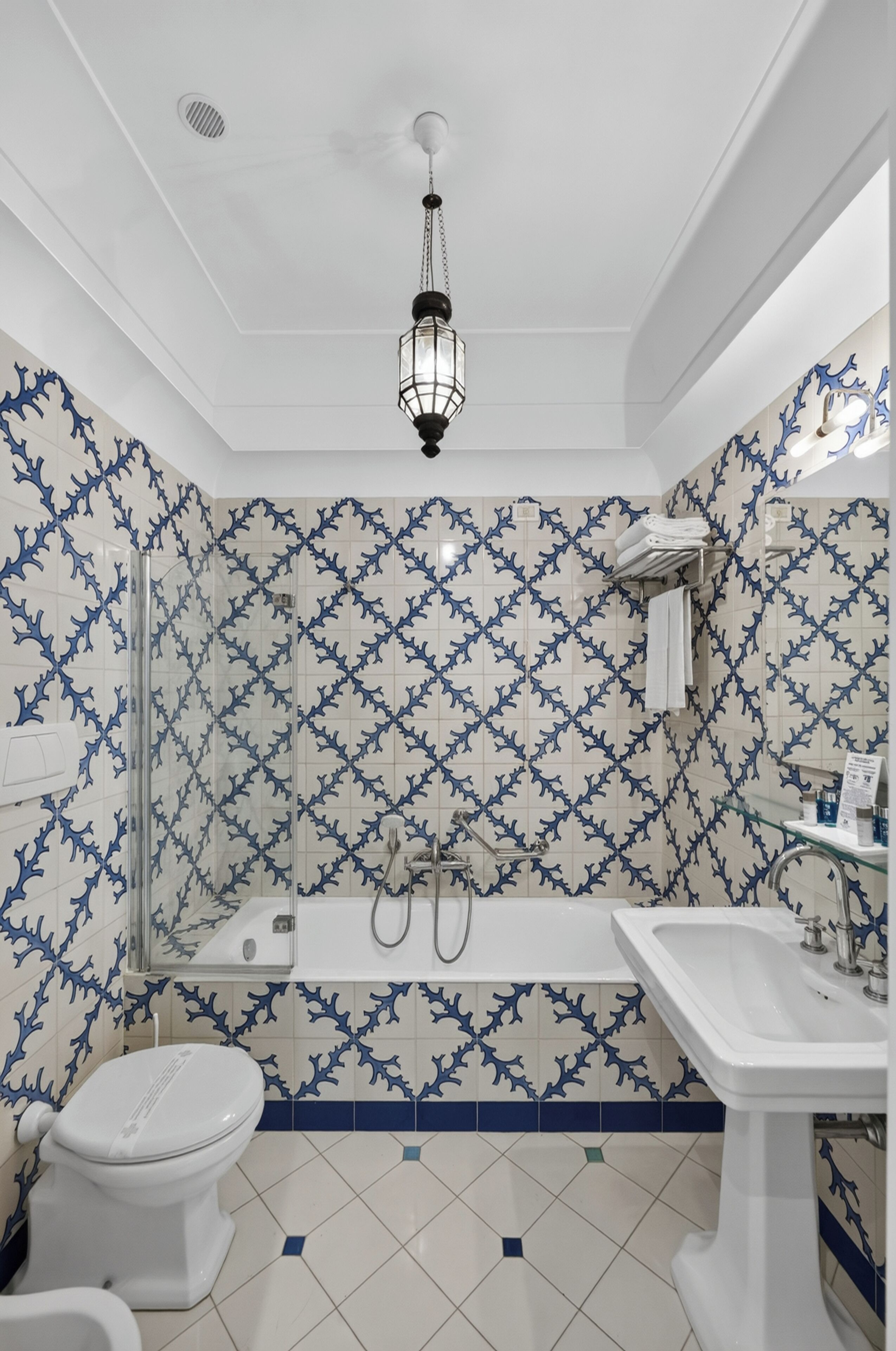 Standard Double Room, Garden View | Bathroom | Combined shower/tub, free toiletries, hair dryer, bidet