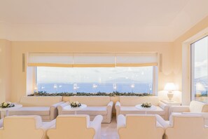 2 من البارات/الاستراحات، بار على حمام السباحة