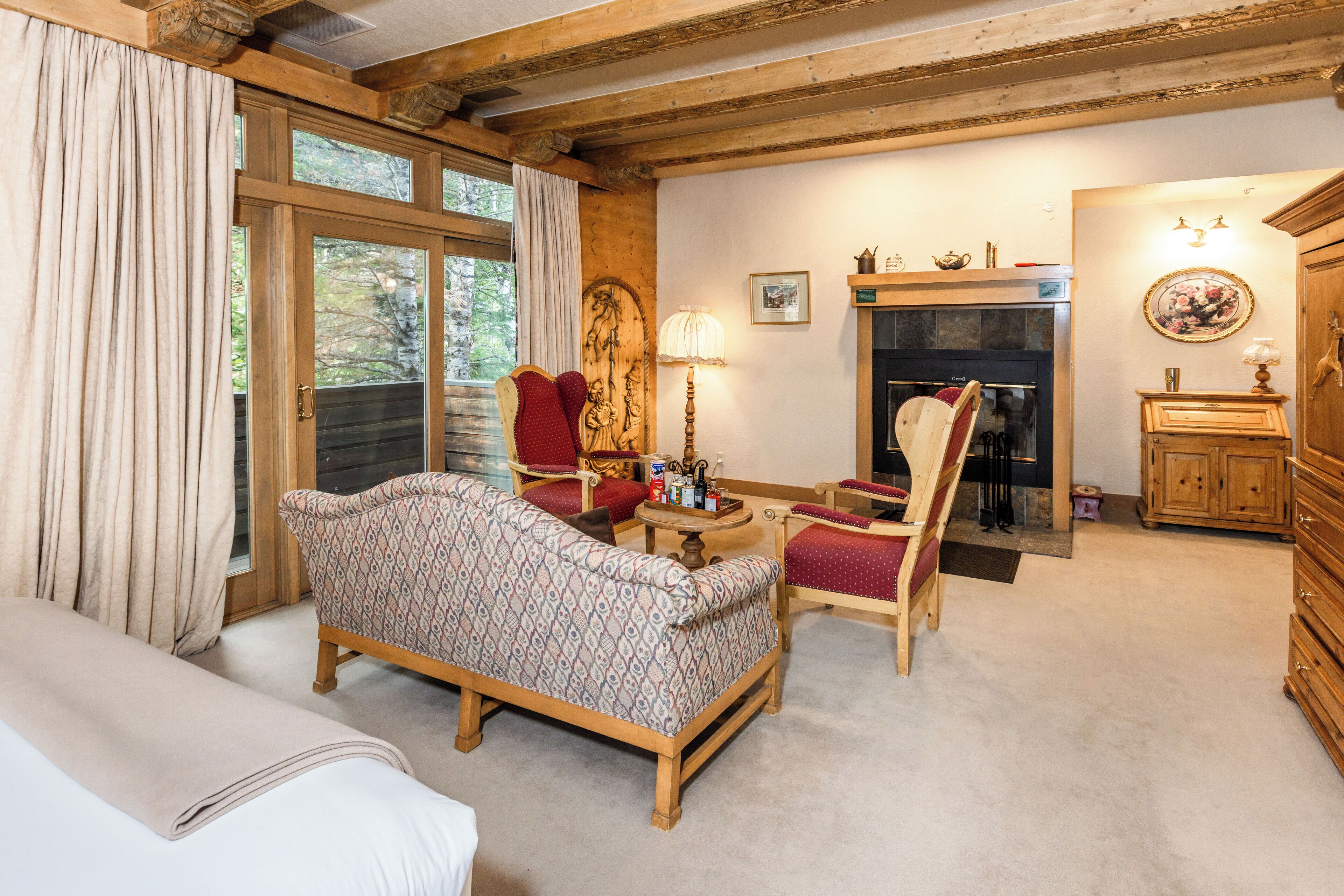 Suite (Edelweiss) | Wohnbereich | 32-Zoll-Flachbildfernseher mit Kabelempfang, Fernseher