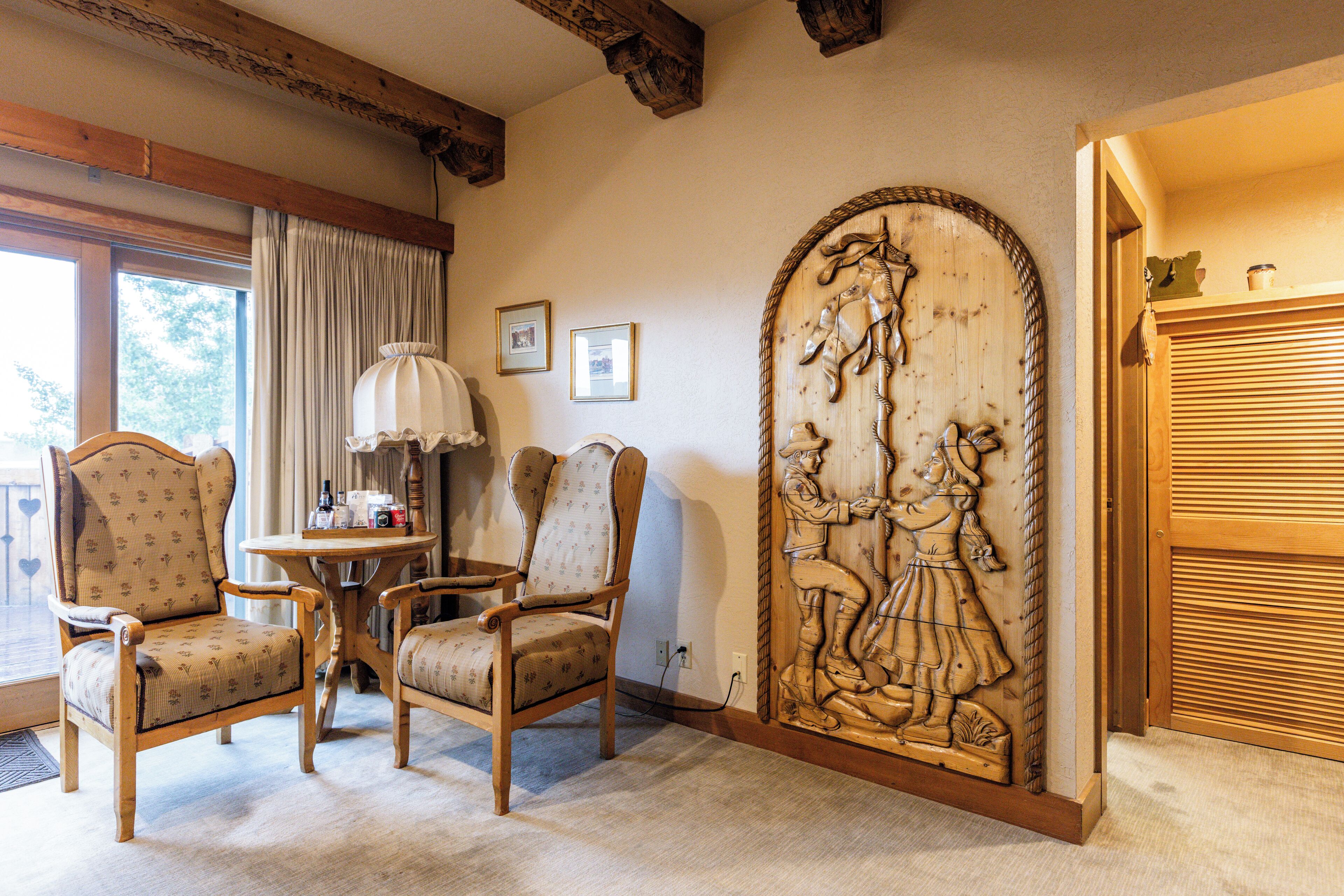 32-inch flat-screen tv with cable channels, tv