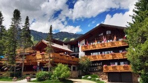 A mountain lodge with multiple balconies, a restaurant, and a bar. - Alpenhof (Teton Village)